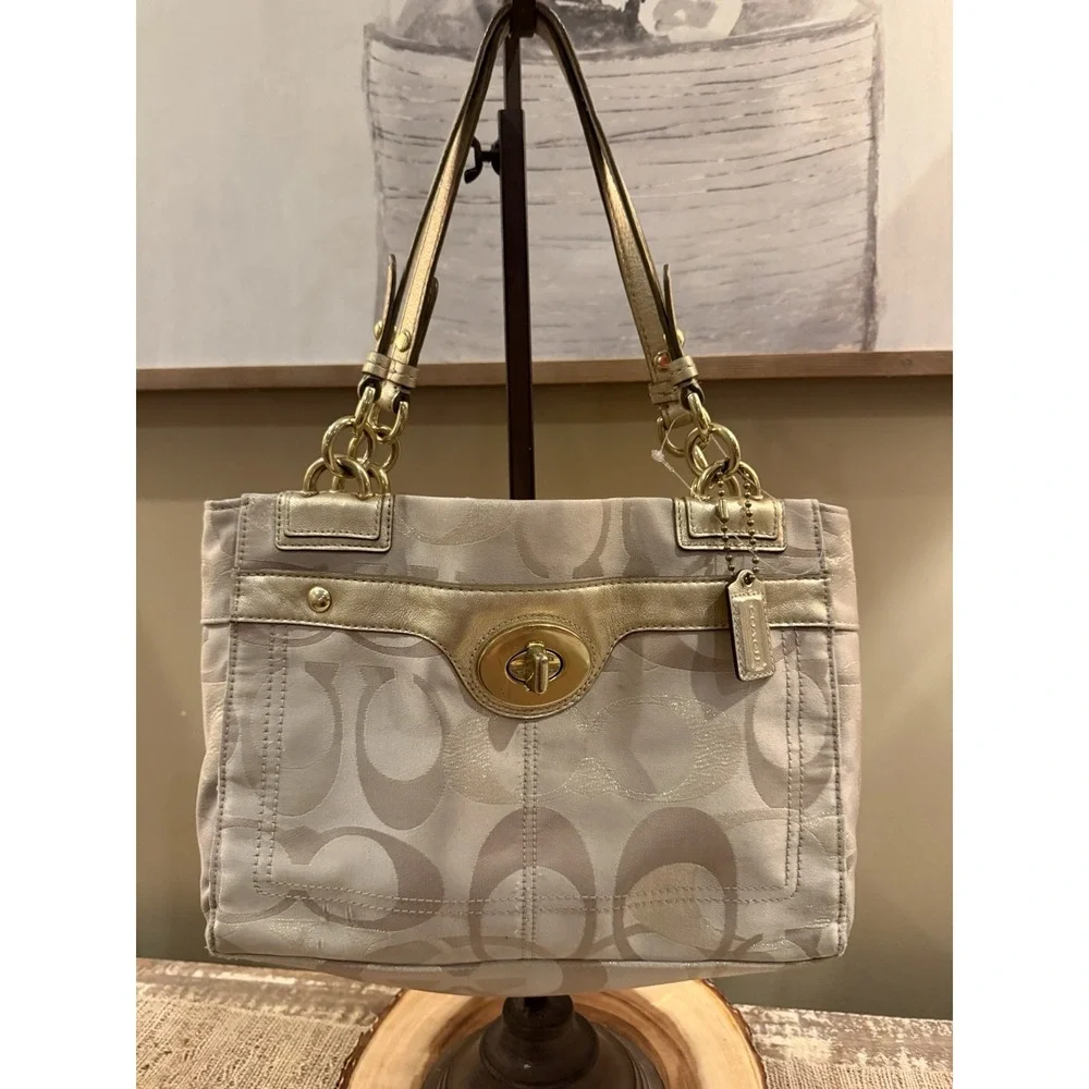 Coach vintage penelope